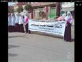 طالبات يُشيعن مُعلمهن بسلسلة بشرية (5)                                                                                                                                                                  