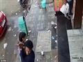 لحظة خطف طفل أمام مطعم بالهند (2)                                                                                                                                                                       