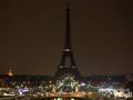  برج إيفل يطفئ أنواره في منتصف الليل.. والسبب