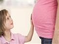 بإمكانك حضن جنينك قبل أن يولد بهذه الطريقة