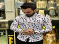 هل القميص المنقوش بالفراشات موضة جديدة للرجال؟                                                                                                                                                          