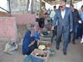 محافظ الوادي الجديد يتفقد سوق الخميس الاسبوعي بالخارجة2                                                                                                                                                 