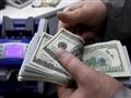 صورة أرشيفية لتعاملات صرف الدولار في إحدى الصرافات