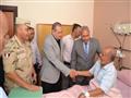 مدير الأمن يصافح قناوي ويطمئن عليه                                                                                                                                                                      
