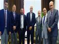صورة لاجتماع الوزير مع أعضاء الغرفة 