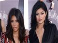 كايلي جينر وأختها كيم كاردشيان                                                                                                                                                                          
