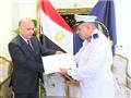 اللواء محمود توفيق يكرم أمين الشرطة