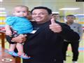 الفنان محمد فؤاد خلال زيارتة للمرضي بمركز الاورام بالمنصورة (3)