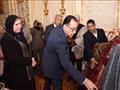 رئيس الوزراء يتفقد معرضًا للمنتجات اليدوية (4)