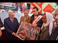 محافظ الدقهلية خلال تكريم عمال النظافة بمركز ميت غمر (5)