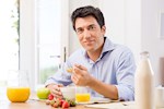 عادات خاطئة تفعلها بعد تناول الطعام تؤثر على الجسم.. احذرها