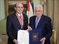 الرئيس الفلسطيني يكرم الفنان محمد صبحي