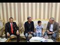محافظ قنا يكرم الطفل محمود أشرف