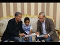محافظ قنا يكرم الطفل محمود أشرف