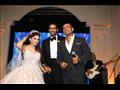 عمرو دياب والعروسين