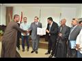محافظ أسيوط يسلم عقود التقنين
