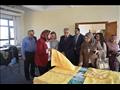 محافظ المنيا يتفقد تدريب 100 سيدة على الحرف اليدوية