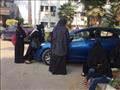 اهالي  الطالبة ينتظرون الجثمان