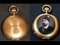 ساعة ملكية نادرة من الذهب تحمل صورة الخديوي إسماعيل بالزي الملكي