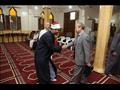 لحظة وصول محافظ كفر الشيخ للمسجد