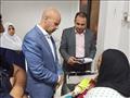 وكيل وزارة الصحة يطمئن على الطفلة  