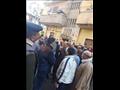 المحافظ وسط الاهالي