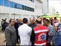 محافظ السويس يتحدث مع رجال الاسعاف 