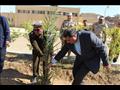 حكمدار الوادي الجديد يغرس نخلة بديوان الإذاعة  (6)