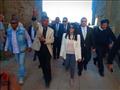 وزيرة السياحة تلتقط صورا تذكارية في معبد الأقصر (1)