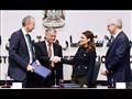 وزيرة الاستثمار خلال توقيعها الاتفاق مع الجانب الألماني (3)