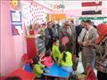 محافظ الوادي الجديد يكافئ تلاميذ مدرسة الجغيل بواحة الخارجة (7)