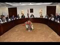 وزير الإسكان يعقد اجتماعا لاستعراض أهمية الرصف الخرسانى للطرق (2)