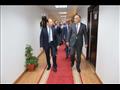 محافظ البنك المركزي خلال زيارته المعهد المصرفي (2)