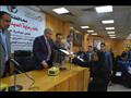 محافظ المنيا يُسلم 200 شهادة أمان للسيدات المُعيلات (6)
