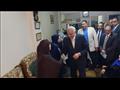 محافظ الجيزة يوزع مساعدات مالية بدور الرعاية (2)