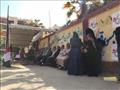 مواطنون يدلون بأصواتهم بمدرسة مصطفى كامل الإعدادية بالنزهة (8)