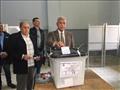 محافظ المنوفية يدلي بصوته في الاستفتاء (5)