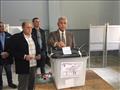 محافظ المنوفية يدلي بصوته في الاستفتاء (2)