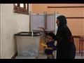 أطفال ونساء يحتفلون أمام لجان التصويت (7)