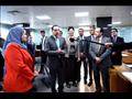 رئيس الوزراء  خلال تفقده اليوم الأقسام المختلفة للمركز الإعلامي  (4)