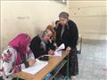 توافد المواطنين للإدلاء بأصواتهم بلجان الوراق (7)