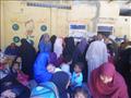 اقبال السيدات للاستفادة من القافلة الطبية بالعطوانى