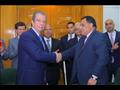 وزير النقل يشهد توقيع عقد شراء قطارات جديدة (2)