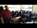 طلاب الصف الأول الثانوي يؤدون الامتحان في الفلسفة والمنطق إلكترونيًا (6)