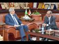 محافظ المنيا يستقبل السفير الهندي (2)