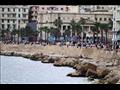 الكورنيش وجهة الإسكندرانية في أول أيام العيد (8)