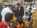 مرور بورسعيد يوزع الحلوي والألعاب علي الأطفال٦_2