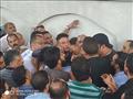 لحظة دفن الفنان فاروق الفيشاوي (8)