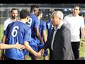 محافظ أسوان مع لاعبى فريق كرة القدم فى معسكر الأعداد للدورى الممتاز