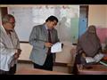 وكيل الوزارة خلال زيارته للمدرسة  (3)
